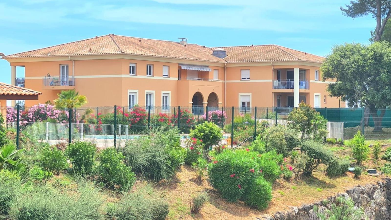 Coin De Paradis, Piscine, Parking, Terrasse Biot